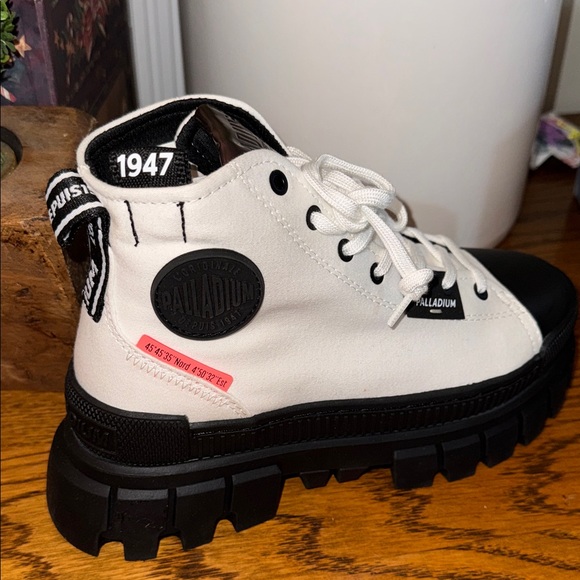 Palladium REVOLT STAR WHITE High-Top Lace-Up Boots with Black Toe Size 6 NIB - Picture 7 of 11